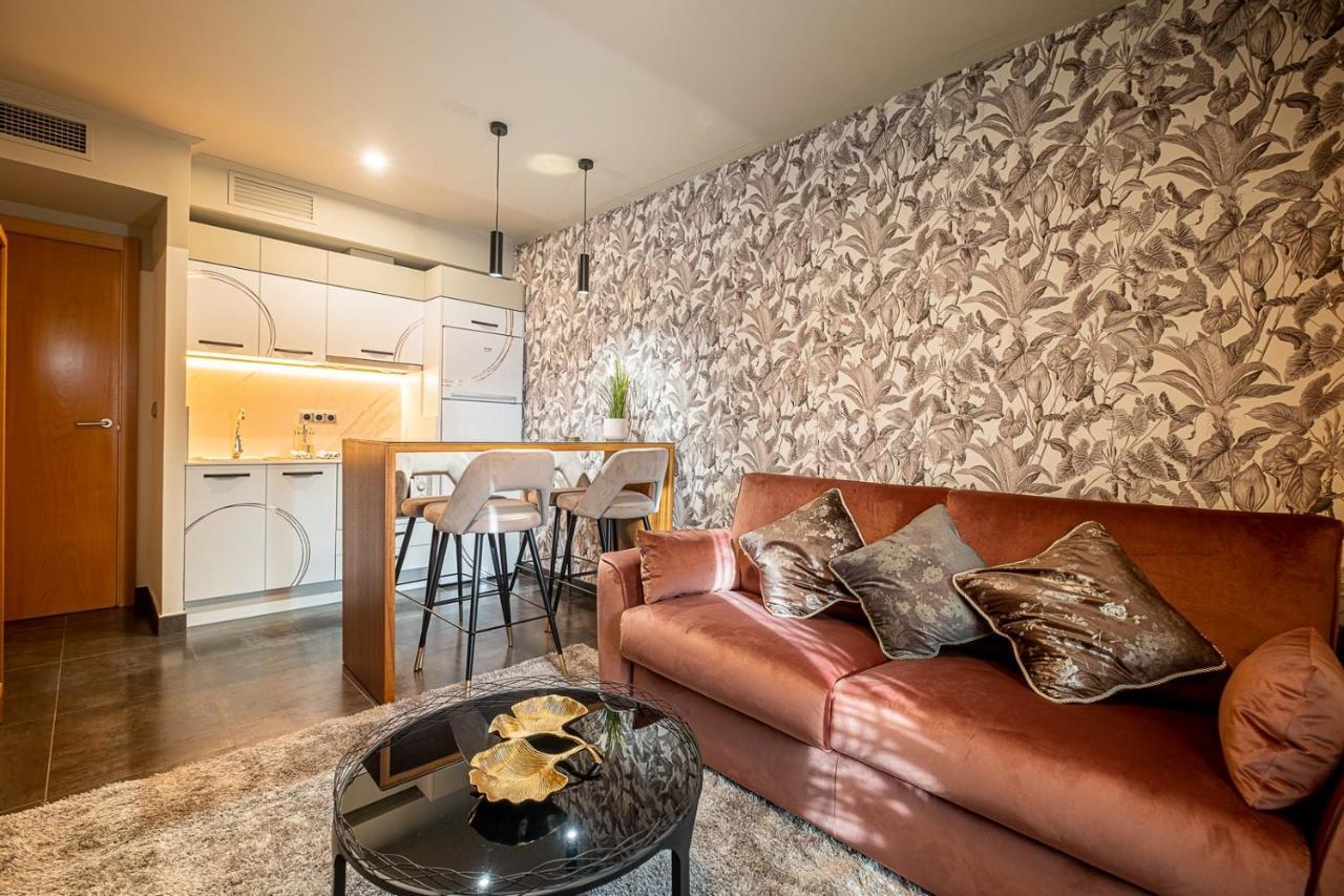 On Suites Sevilla Apartments Designed For Adults Eksteriør billede